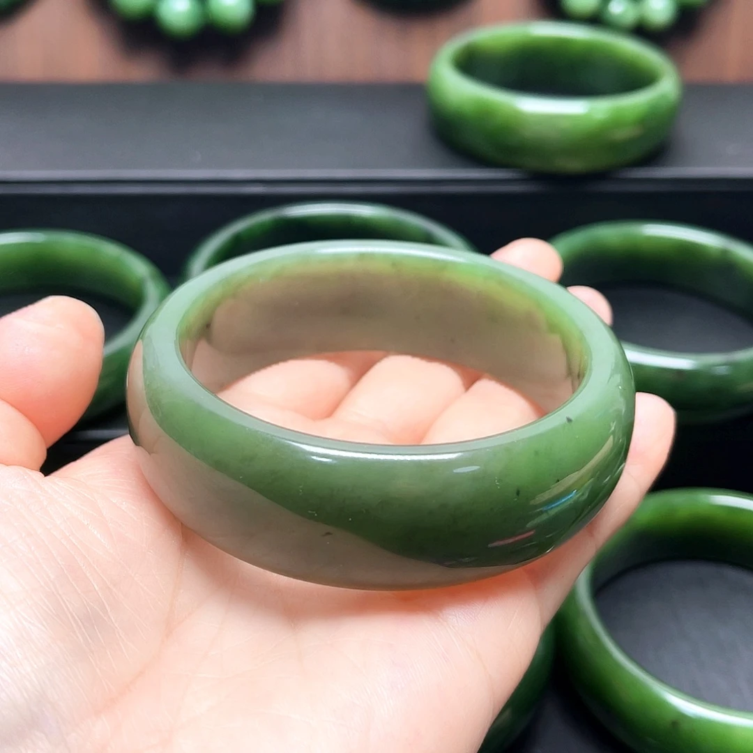 和田玉（碧玉）未镶嵌手镯