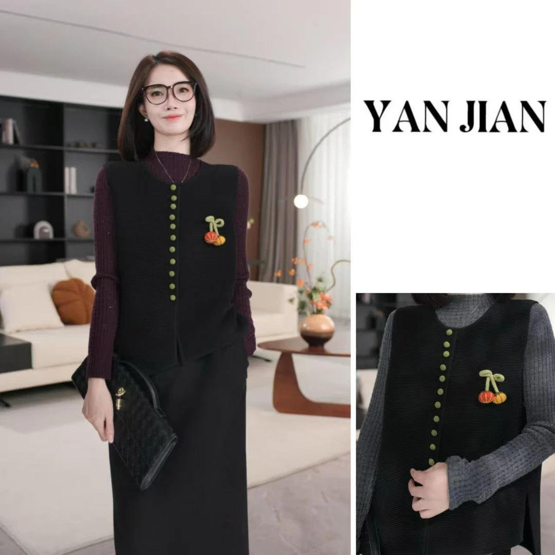 YAN JIAN【南瓜谷】可机洗不规则下摆绿色彩扣带胸针针织马甲