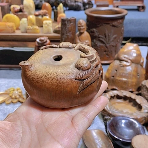 贡木青**主华彩木作摆件