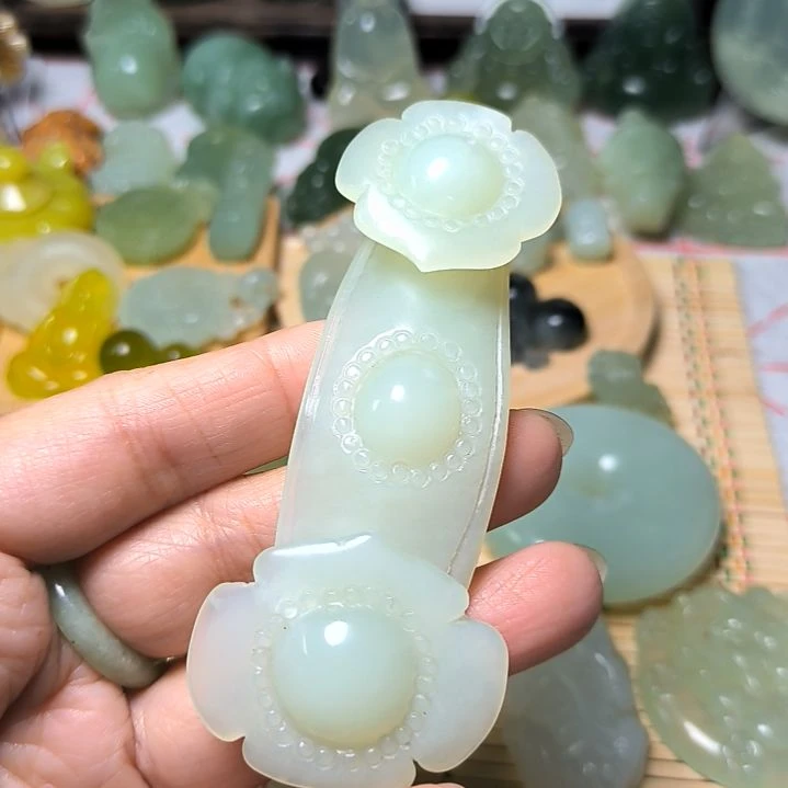 蛇纹石玉颈饰未镶嵌李*笙