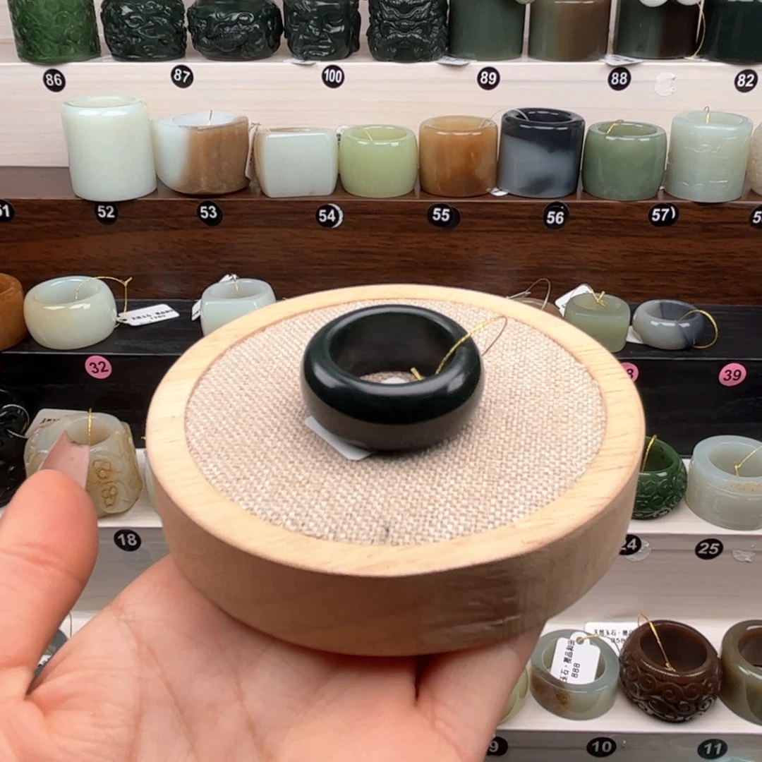 等***待和田玉未镶嵌戒指内径21