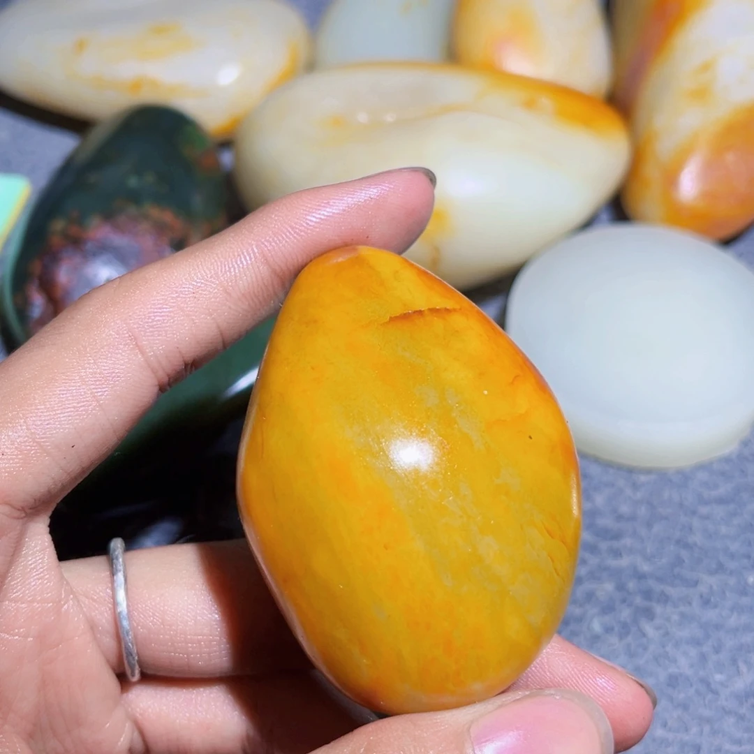 和田玉未镶嵌珠宝奇石