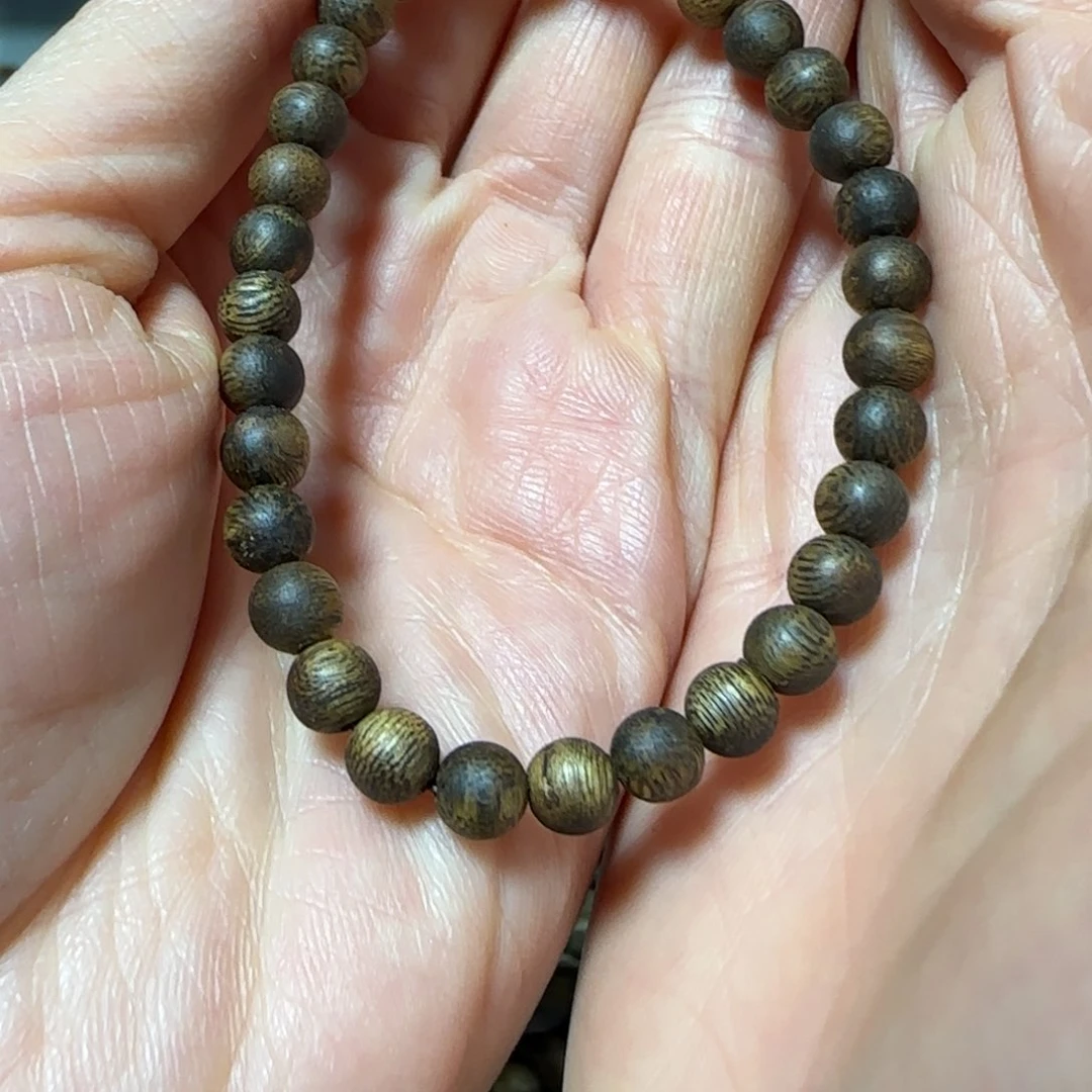 沉香木手串哈*绿奇楠沉香圆珠单圈手串2克+