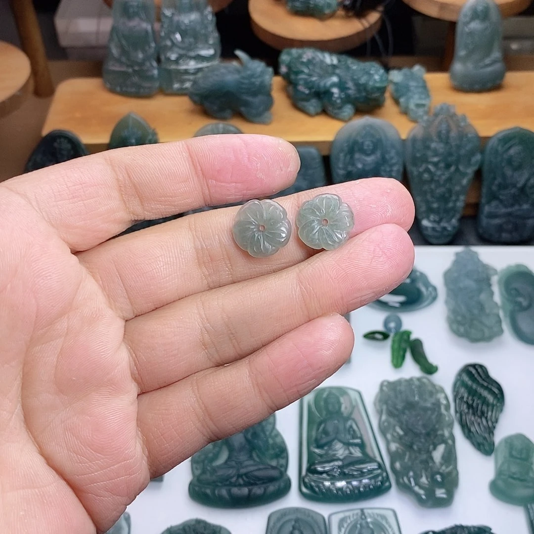 翡翠未镶嵌颈饰花