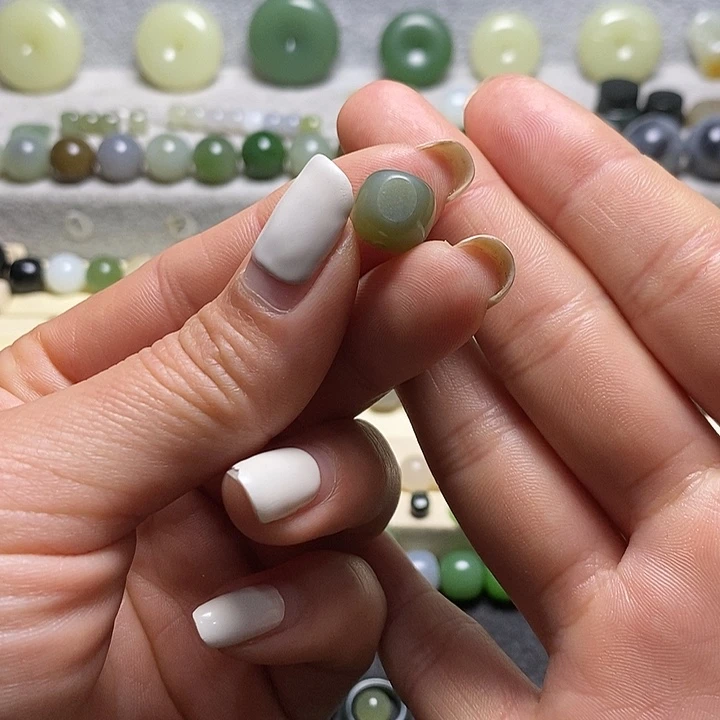 和田玉手链未镶嵌路*