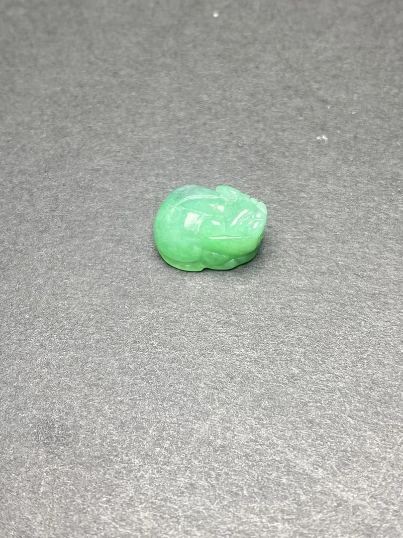 天然翡翠冰绿前后孔小貔貅10*13*12mm
