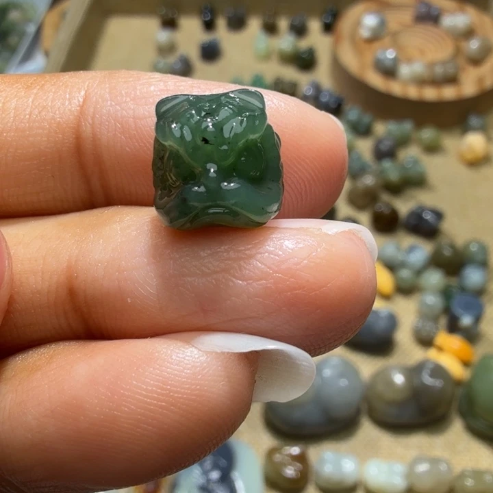 和田玉未镶嵌珠宝奇石