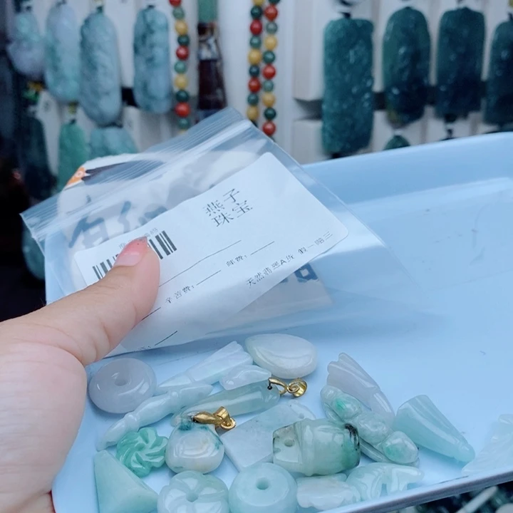 翡翠未镶嵌颈饰翡翠