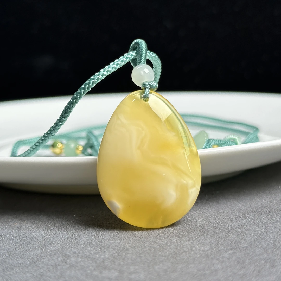 R7629天然蜜蜡 水滴吊坠24*31*7mm假一赔四