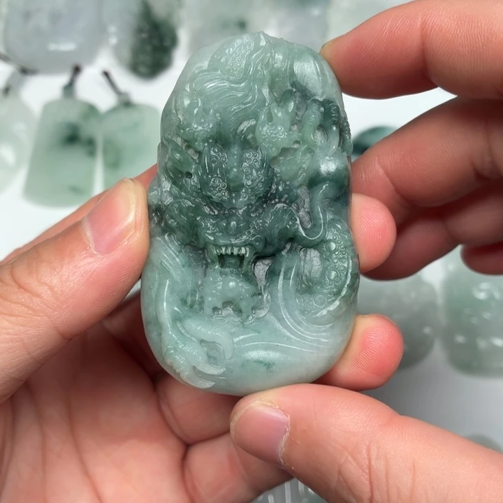 定制翡翠未镶嵌龙牌