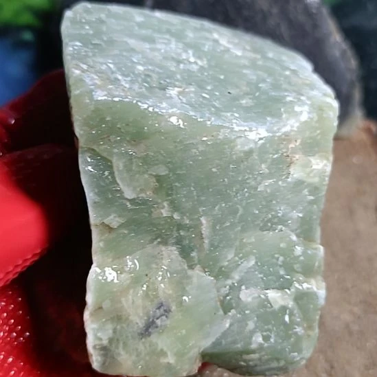 蛇纹石玉未镶嵌珠宝奇石