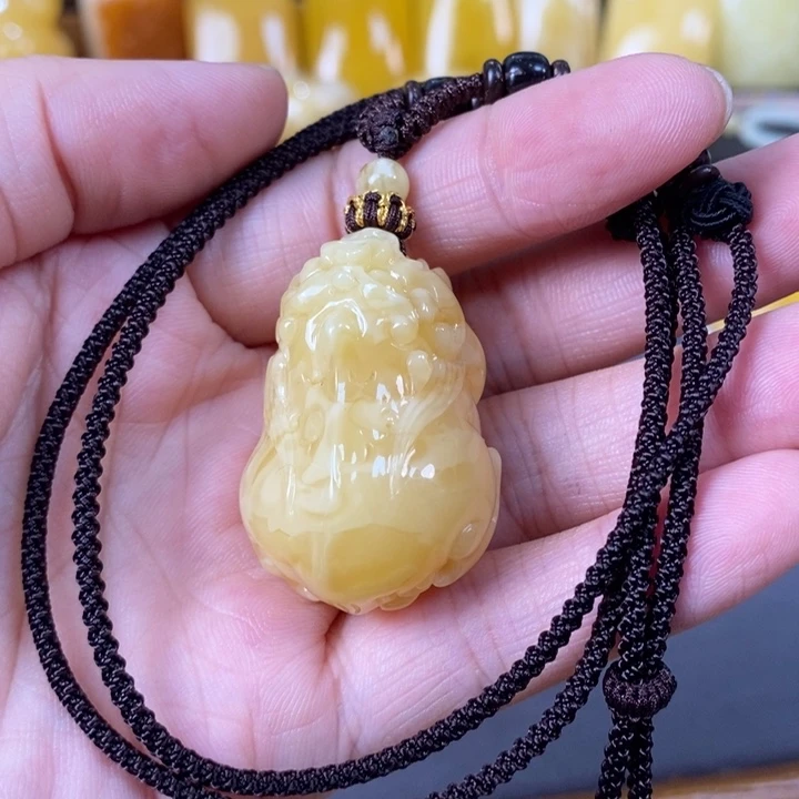 未镶嵌琥珀裸石貔貅