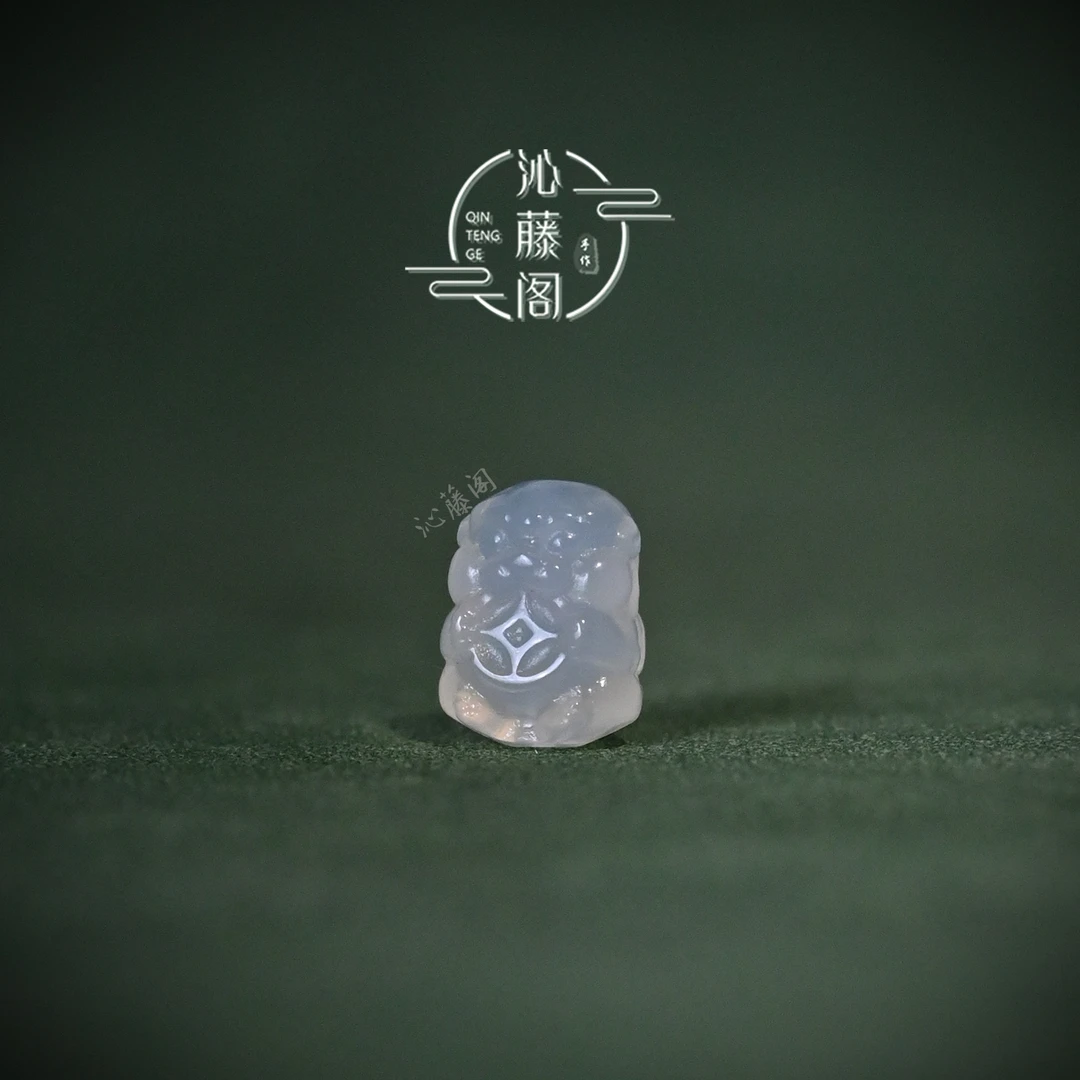 7.5MM白玛瑙雕刻貔貅背云吞金兽配饰文玩椰蒂百香籽手串配饰线束