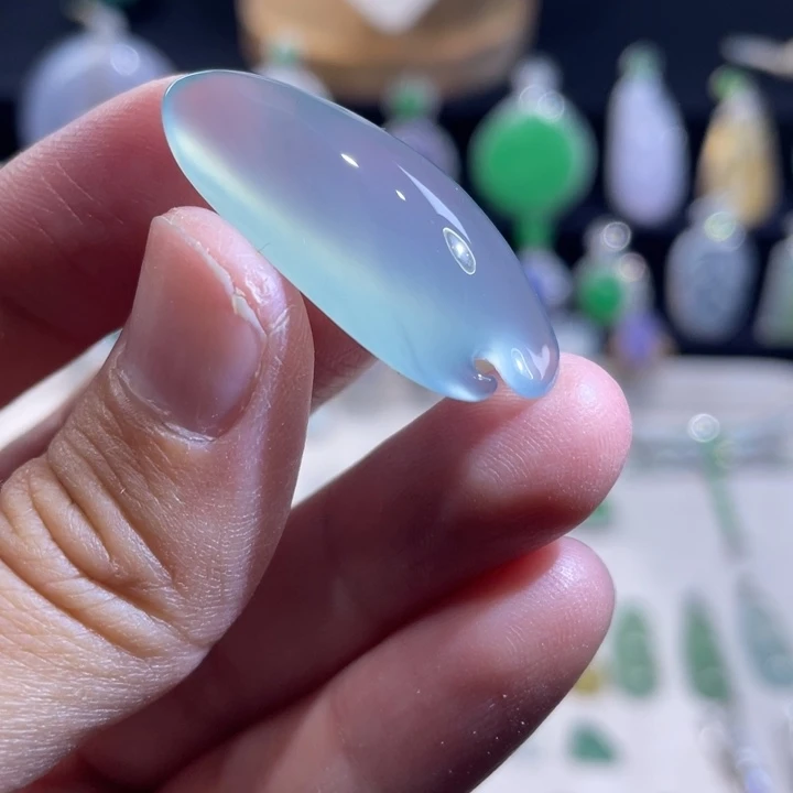 翡翠未镶嵌颈饰随行