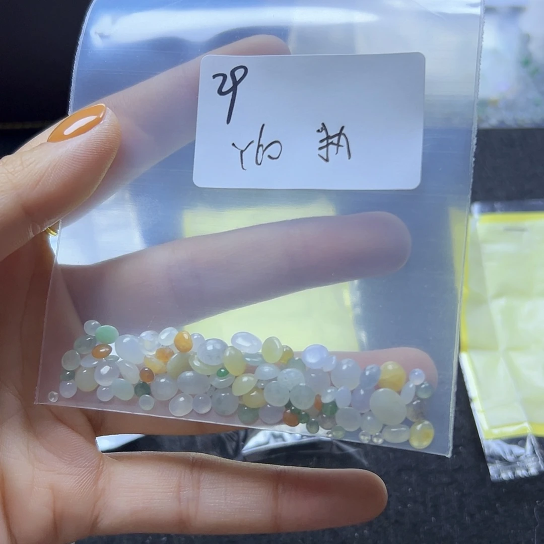 执***着翡翠散珠翡翠裸石