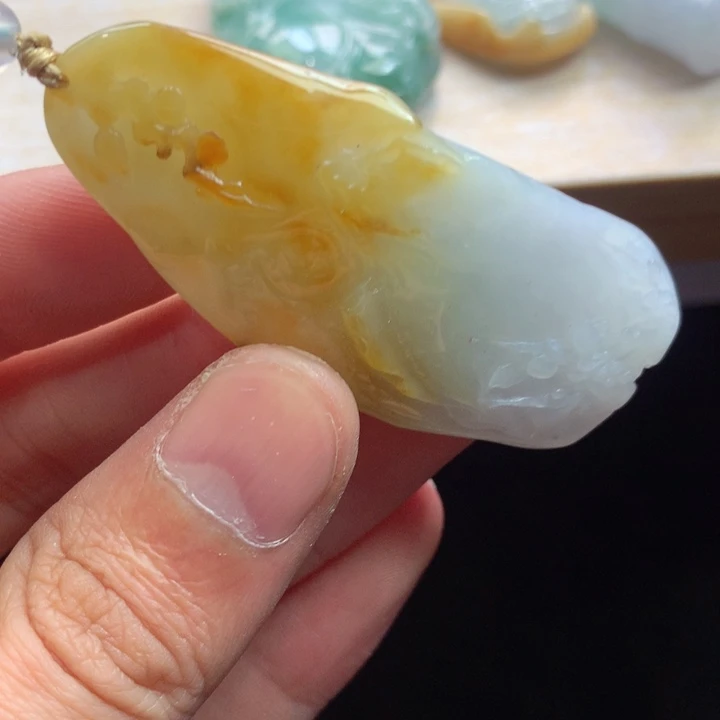 翡翠未镶嵌颈饰吊坠