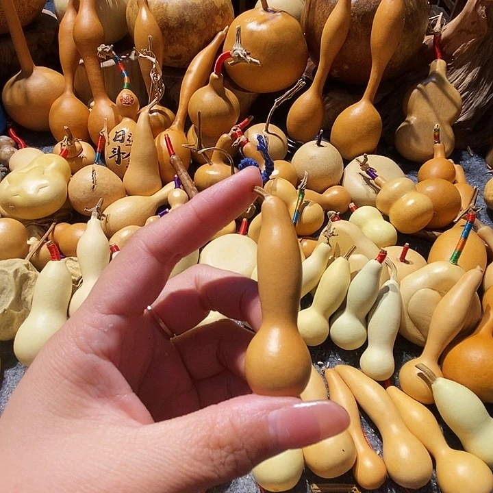 诗***方葫芦村等自然村落中出现着