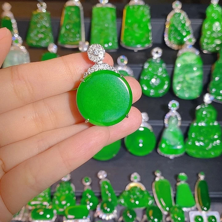 翡翠银S925镶嵌颈饰是