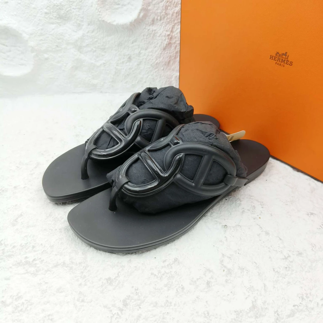 全新未使用 Hermes/爱马仕 黑色拖鞋/夹拖/35码（带盒）