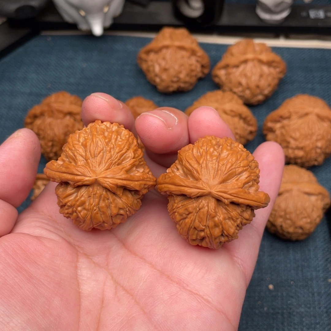 把件文玩核桃全品红皮白狮子38