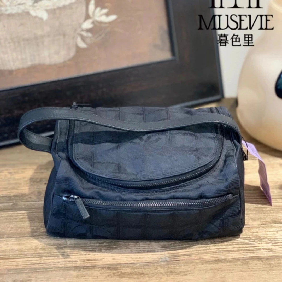 95新 Chanel/香奈儿 71284B 黑色冰格chocolate bar洗漱包手提包