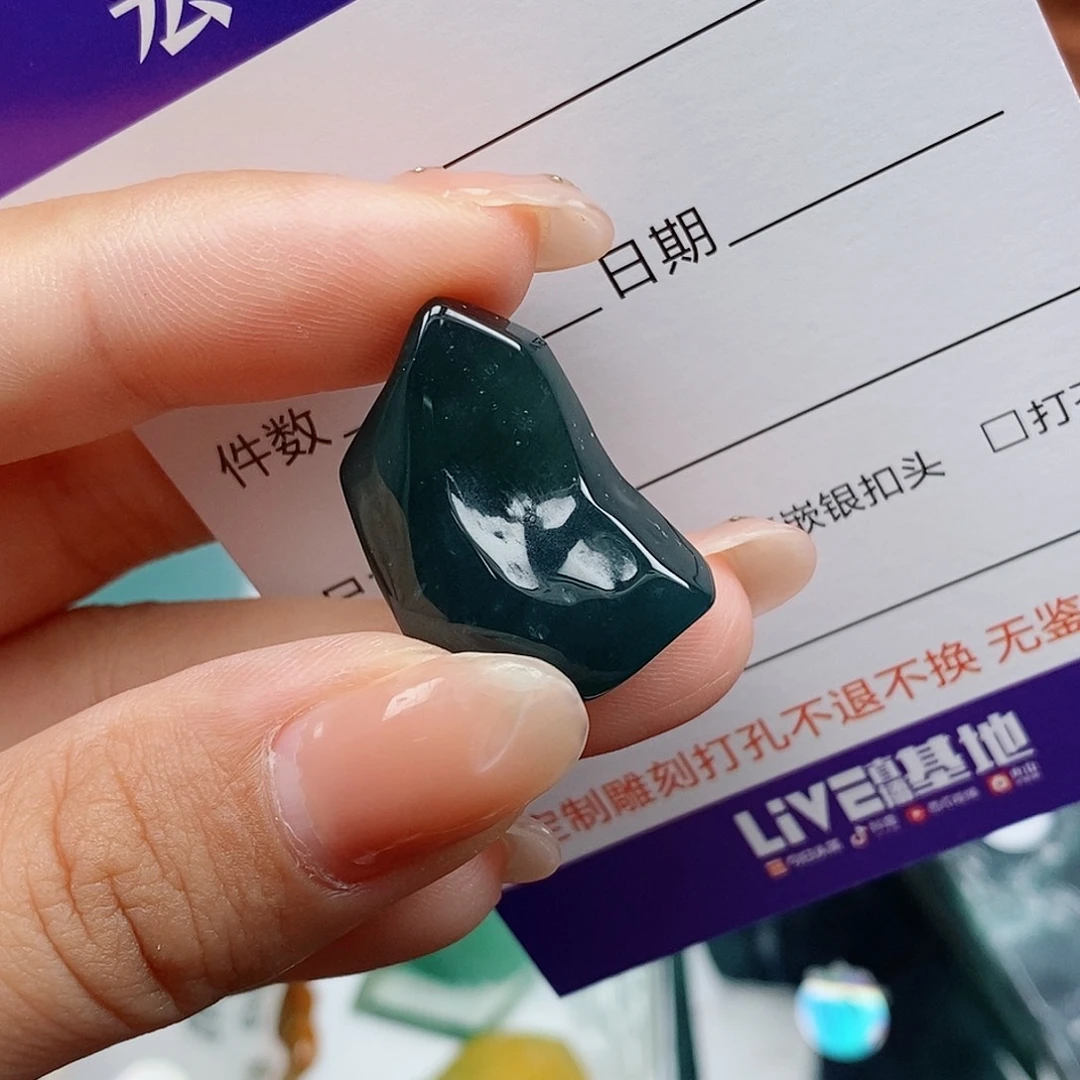 奈***斯吊坠(不含链)未镶嵌翡翠