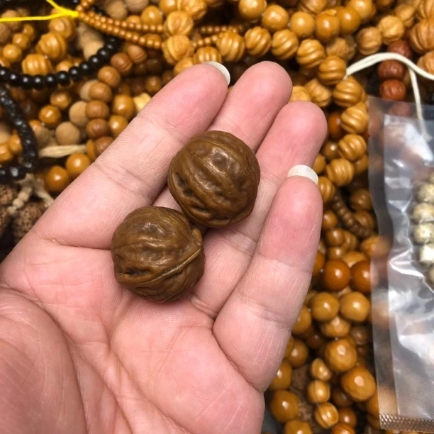 直播专享 经典款秋子核桃小手捻小把件核桃文玩一对