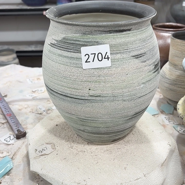 摆件高23，口15，有孔2704，