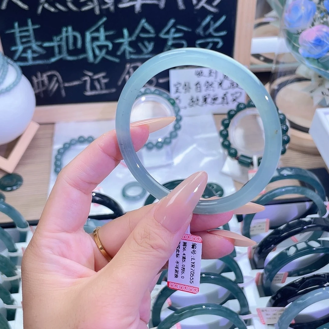 翡翠手镯未镶嵌56-57圈