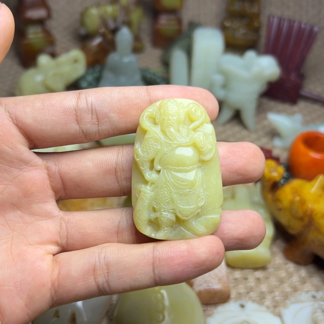 未镶嵌蛇纹石玉颈饰