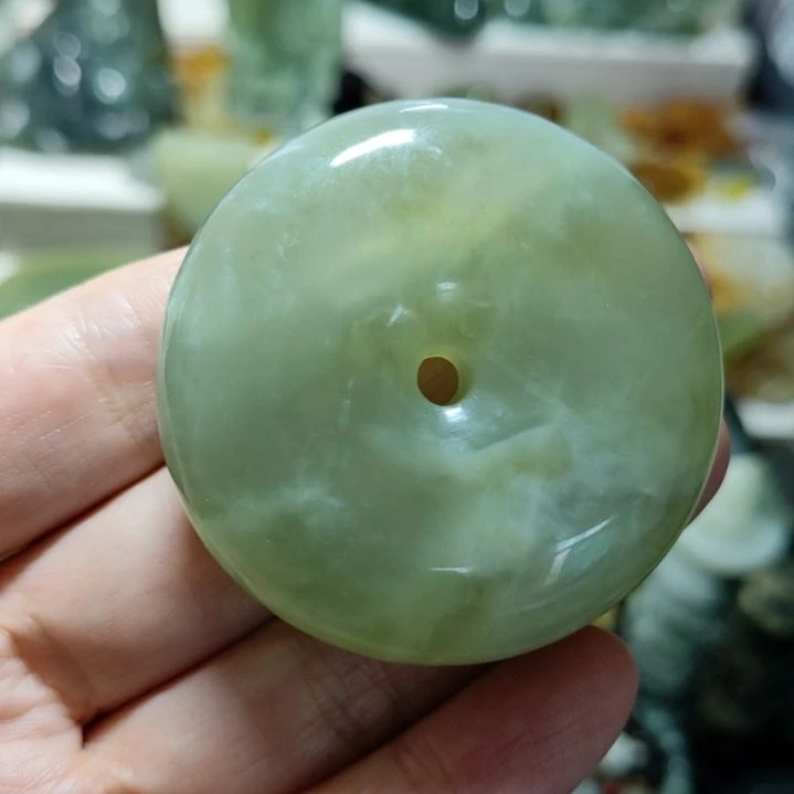 岫玉未镶嵌平安扣