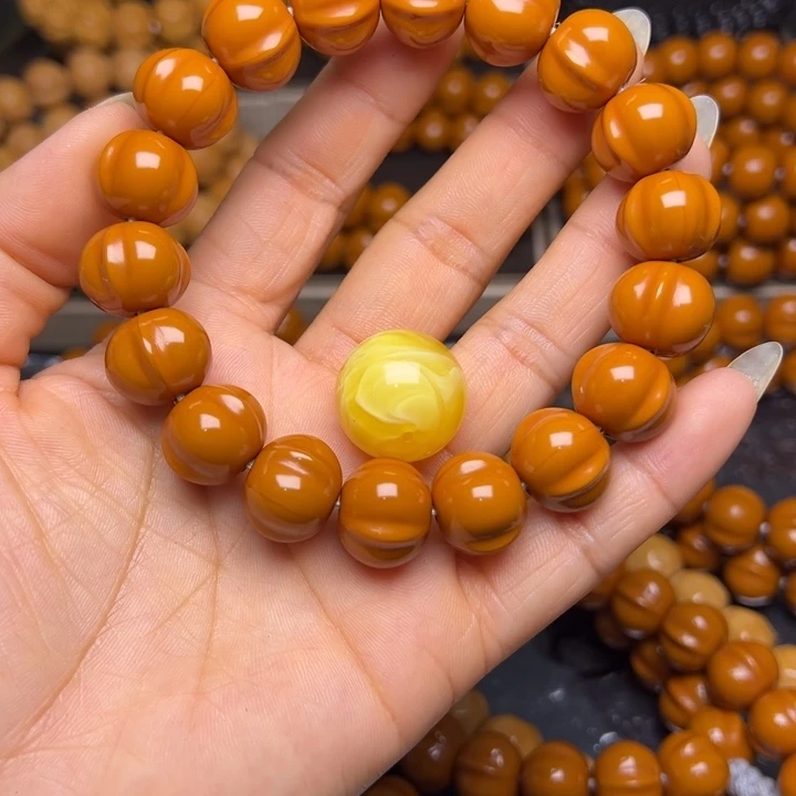 猴头核桃吊坠聚宝盆