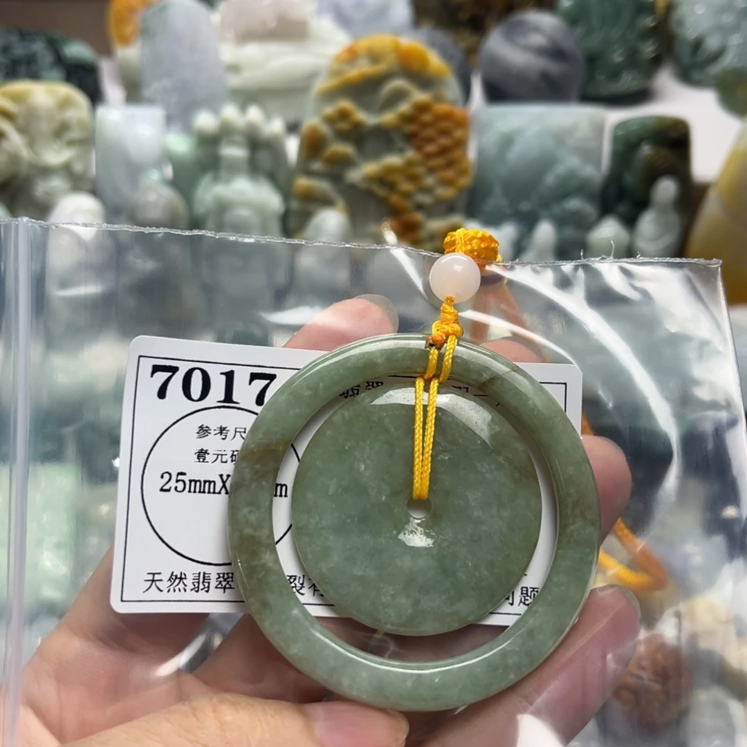 翡翠未镶嵌颈饰7017瑕疵
