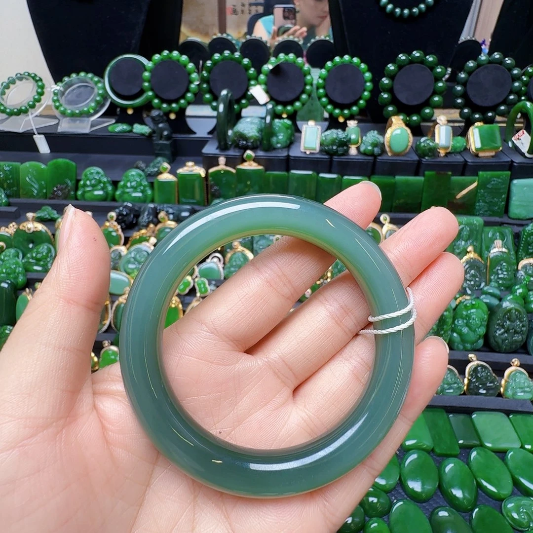 玉***珑未镶嵌手镯和田玉（碧玉）