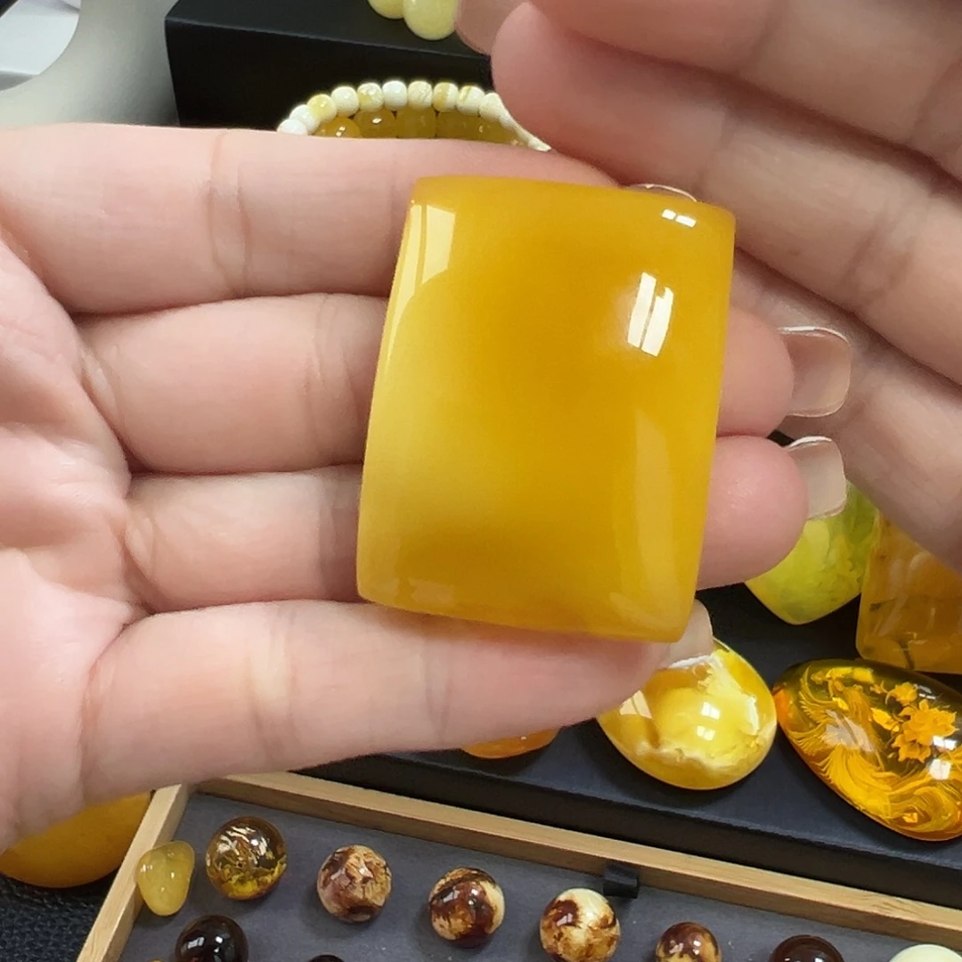 琥珀未镶嵌颈饰牌子
