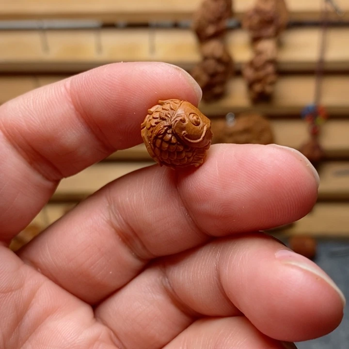 桃核雕刻鲤鱼单颗