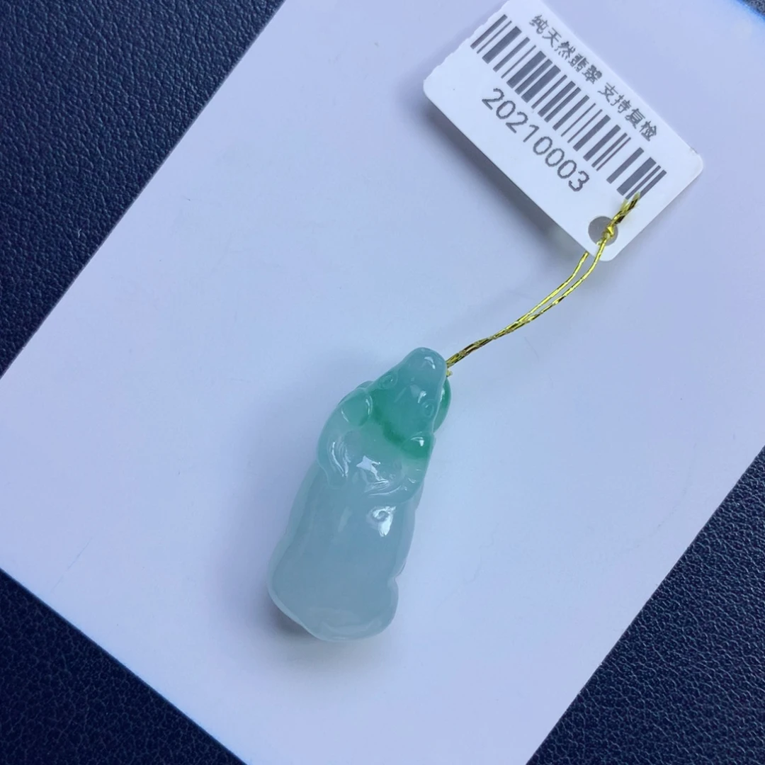 翡翠未镶嵌颈饰牛