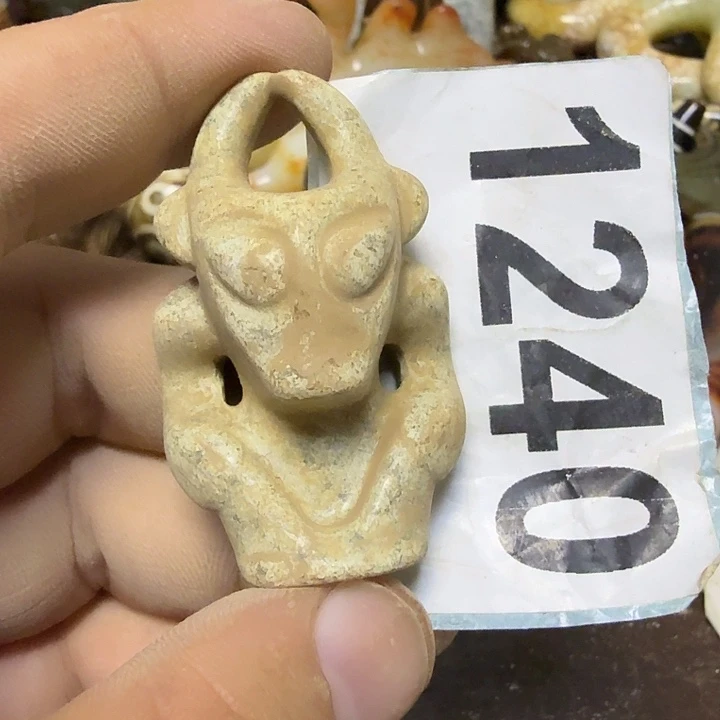 未镶嵌透闪石-蛇纹石玉颈饰
