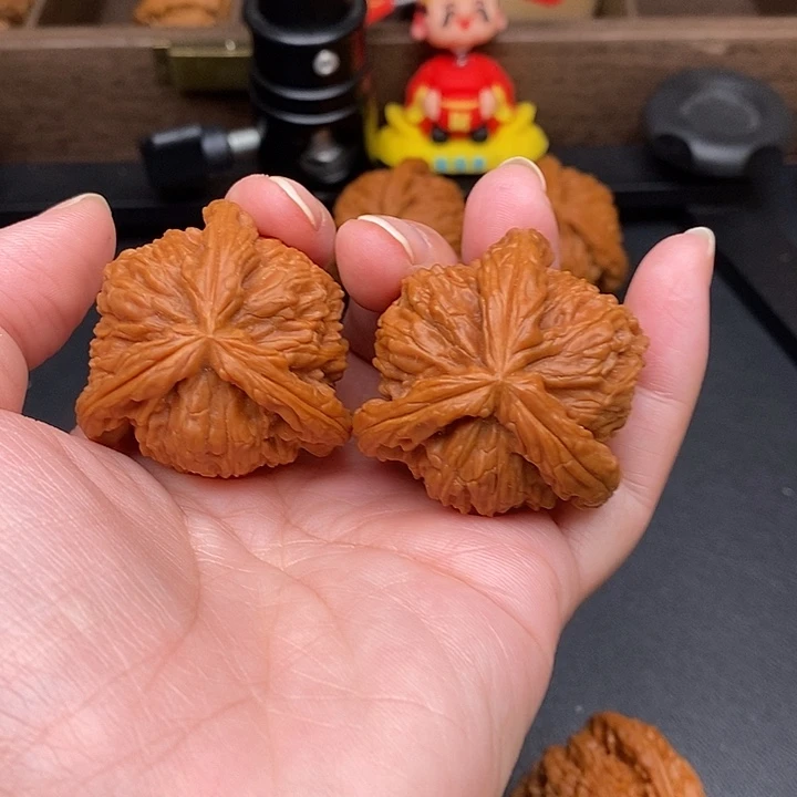 走***停文玩核桃把件白奔