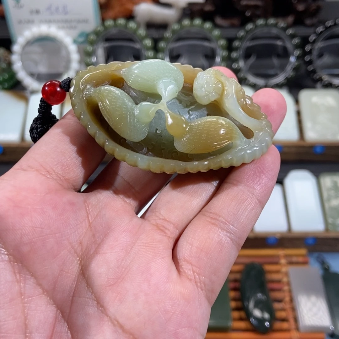 颈饰未镶嵌和田玉（糖玉）
