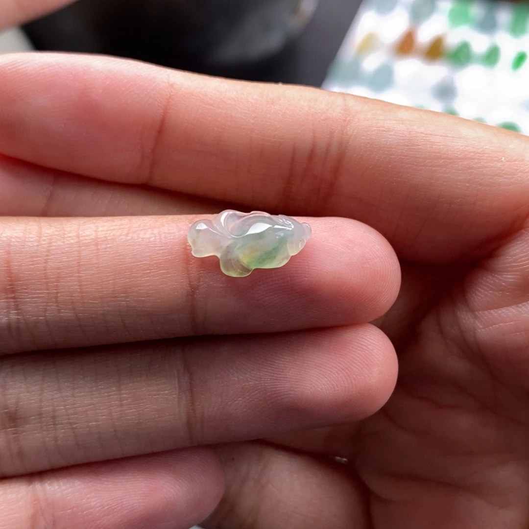 翡翠裸石飘花小金鱼