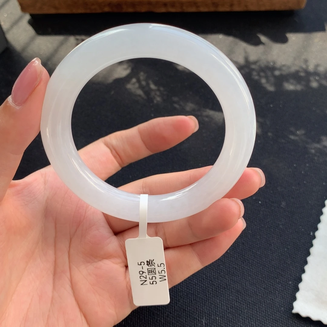 翡翠未镶嵌手镯白月光