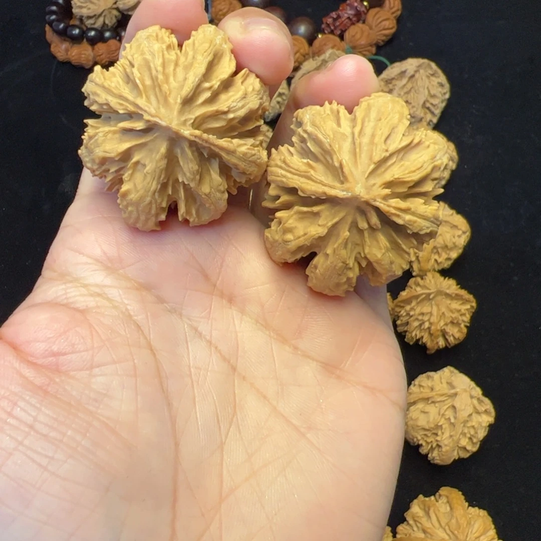 文玩核桃把件秦岭野生文玩核桃