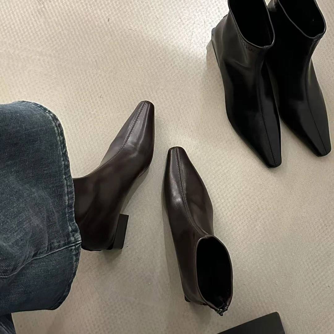 秋季英伦复古风粗跟尖头后拉链秋冬新款小众百搭高跟显瘦短筒靴