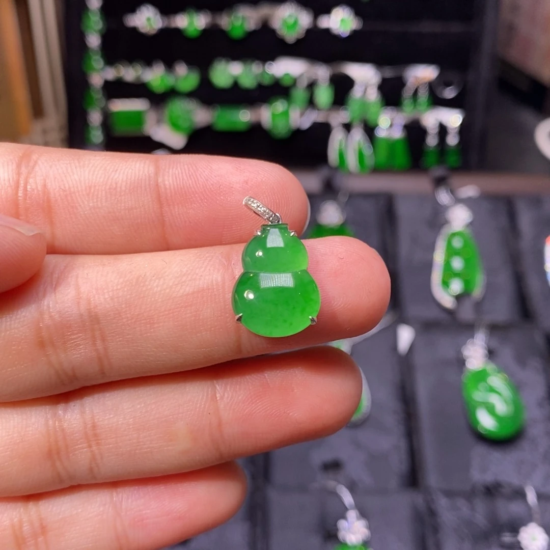 颈饰18K金镶嵌翡翠天然翡翠