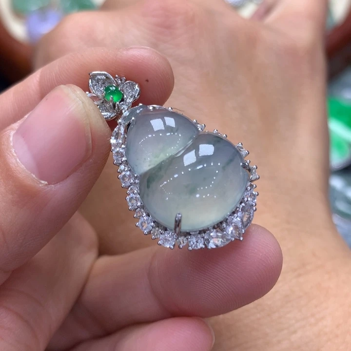 翡翠吊坠(不含链)18K金镶嵌