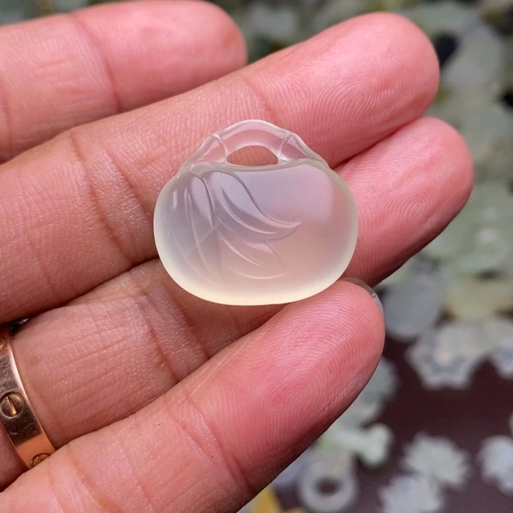 蛇纹石玉颈饰合金82