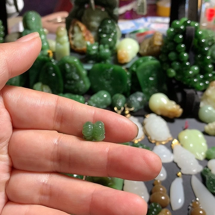 紫***梦和田玉未镶嵌颈饰