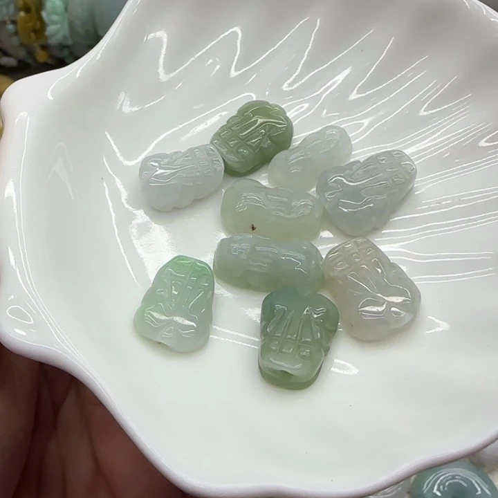 翡翠未镶嵌手链貔貅