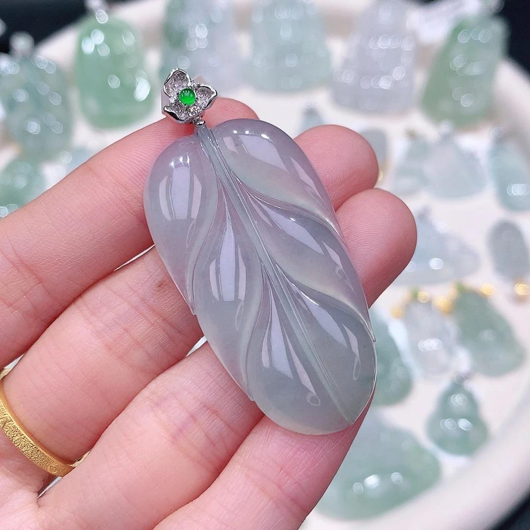 颈饰18K金镶嵌翡翠42.6-23.4-5.1